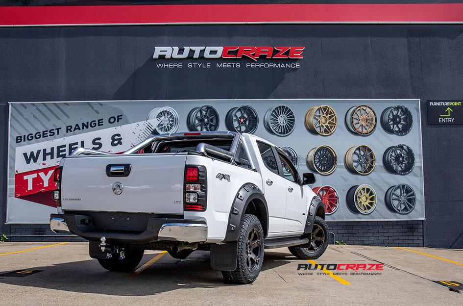 HOLDEN COLORADO BEAST BLACK MACHINED WITH DARK TINT